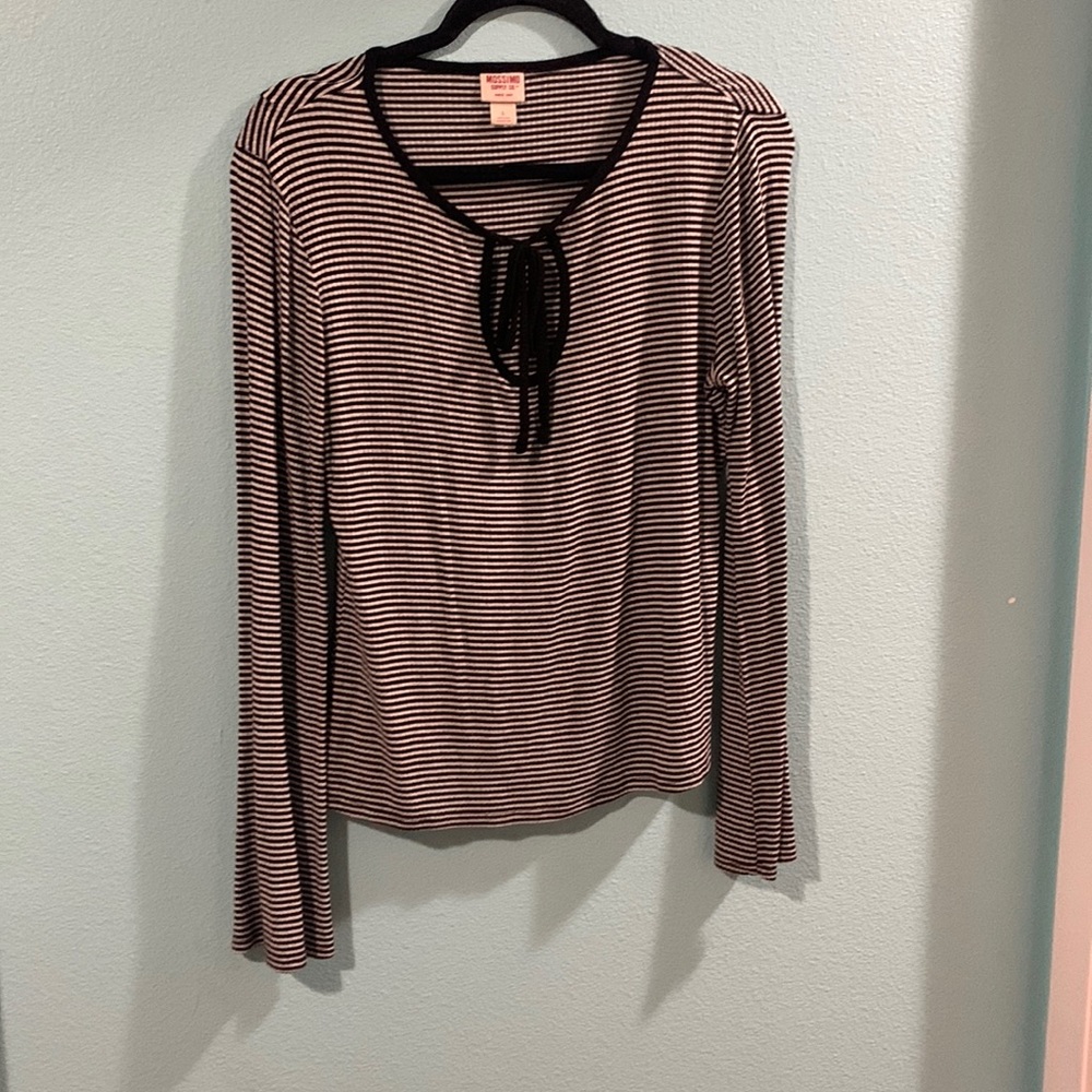 Black and white striped long sleeve shirt with loose sleeves.